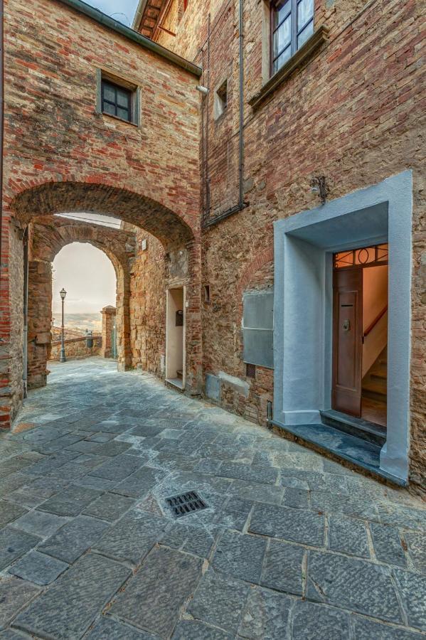 La Rocca Aparthotel Gambassi Terme Exteriör bild